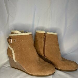 Giani Bernini Tan Leather Shearling Wedge Ankle Boots w/ Buckle Detail